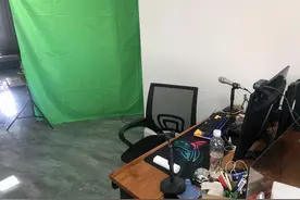 郑州23岁小伙做直播带货2年，1千多粉一个月净赚20万？图片