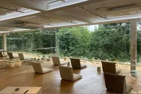 疫情反复压力大 韩国人只想找个地方“发呆”'Hitting mung’: In stressed-out South Korea, people are paying to stare at clouds and trees图片