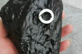 一颗陨石价值20万？“陨石猎人”河南寻宝，找到的陨石到底归谁？图片