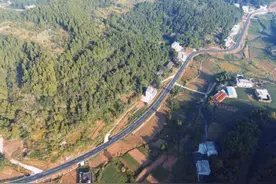 告别交通孤岛 迈上幸福大道图片