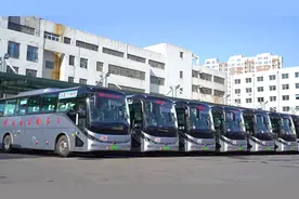 公交专线连长榆 车辆换新惠民生图片
