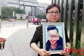 小伙面馆劝人结账被捅身亡 家属起诉面馆老板开庭：对方太冷漠，还说他多管闲事图片