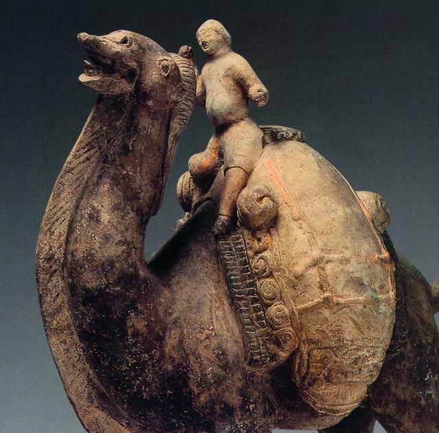 上党殊样：山西长治唐胡商骑驼俑探讨