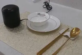 顾客网上曝光月子餐中吃出异物 商家：准备起诉图片