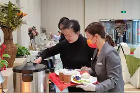 最新消息｜“有机会我还会来看您！”何伯超老战士和老班长高万功握手惜别图片