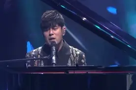 周杰伦罕飙唱4首经典串烧！「YYDS」狂登热搜 网点开一看全哭了图片