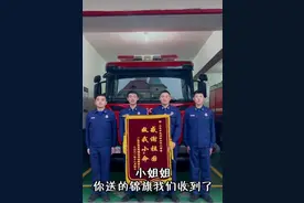 还记得全网安慰，被困青岛礁石的失恋小姐姐吗？最新故事来了图片