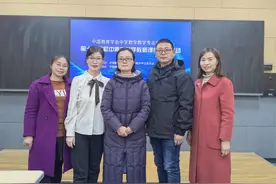 厉害了，樊城这名青年教师被评为“全国最优秀”图片