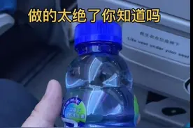 买600毫升饮料吐出400毫升装，成都双流机场一售货机有“脱水术”？图片