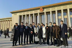 大合照里的沈腾到底都在看些啥？图片