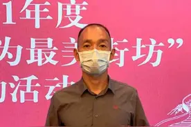 小女孩在地铁里被陌生男子拖拽 他出手相救将对方制服图片