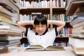 与青春期孩子相处，不要紧盯孩子，要紧盯自己图片