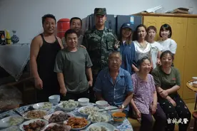 红肩章电台丨爸妈，今天我已光荣“入列”图片