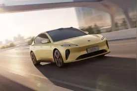 蔚来发布ET5 售价下探至32万元较量特斯拉图片