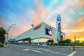 从门可罗雀建材市场到车水马龙“生活中心”，深圳龙岗万达广场做对了什么？万达首个四代广场追求“全体验”图片