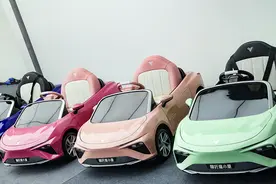 哪吒汽车发布电动玩具车魔小童，售价2999元图片