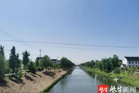 “问题在水里，根子在岸上”抓“根源”换来水清岸绿美景图片