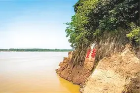 赤壁的天空图片