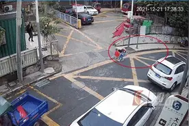 10岁女孩一路护送陌生2岁男童，网友：她是“人间小天使”图片