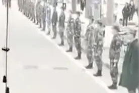 西安高校学生敬礼送别核酸检测医护人员视频封面