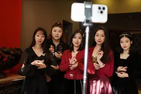 一曲京腔，何以让几个“00后”女孩一夜走红？｜视点深度图片