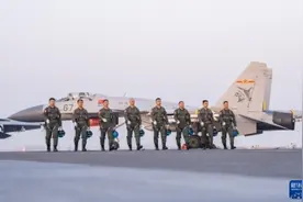 为战育人 领舞刀尖——记海军航空大学某基地舰载机飞行教官群体发展历程图片