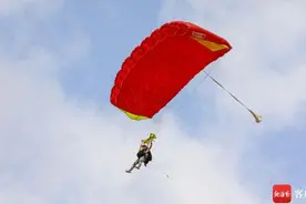 高空跳伞、尾波冲浪、探秘火山……这个假期体验海南不一样的美图片