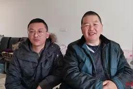 33岁小伙辞职照顾脑梗父亲走红网络：工作没了可以再找，父亲却是唯一图片