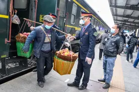 两部铁路法律法规修订，多位专家建议不分高铁普列均全面禁烟图片