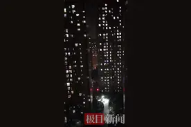 西安跨年夜：多个小区居民合唱并齐喊“西安加油”图片