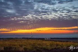 新年太阳海面升起，在临港迎接2022年上海第一缕阳光图片