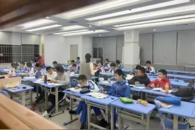 「实探」学而思深圳总部静悄悄！曾经“一位难求”，如今遍布招租广告！数百学生去哪了？家长：反正不能闲着......图片