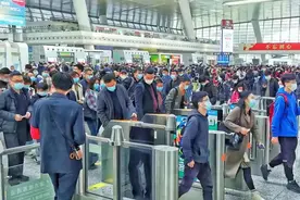 2022春运火车票明起开售：12306夜间售票时间延至凌晨1点，开车前都可退票图片