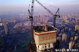 山东第一高楼，济南CBD绿地国金中心，加速向400米高度进军图片