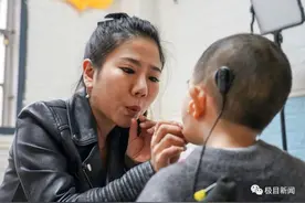 90后“传声天使”，她让400多个孩子学会了喊“妈妈”图片