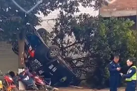 四川通江警车执行任务时发生事故 警方：6人出警，2人轻微受伤，无群众伤亡图片