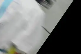 “大白”专属的时尚单品来啦！宁波医护小姐姐用输液管自制采样包视频封面