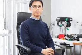 华科毕业的“独腿男孩”：难忘母校赠送的电动车，想助更多残障人士站起来图片