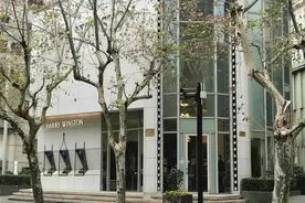 145万祖母绿戒指半年没到手，店家反复修改，把宝石弄破了，还说自己没责任…图片