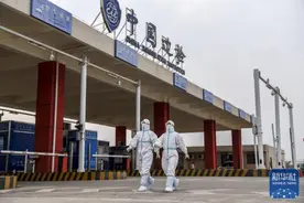 广西东兴口岸恢复通关图片