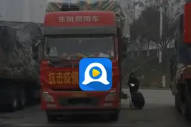 山东夫妻蹲卡车旁吃挂面被网友心疼，连开11小时赶往西安送蔬菜图片