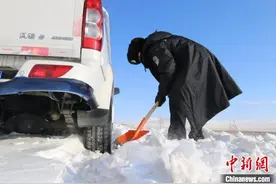 通讯：探访内蒙古锡林郭勒大草原上的双胞胎警察图片