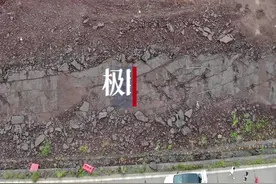 广东肇庆首次发现恐龙足迹，最初发现者为一初中生