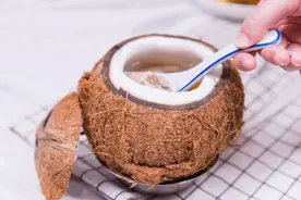 炖鸡时，有人焯水，有人直接炖，都不对！30年鸡汤算是白喝了图片