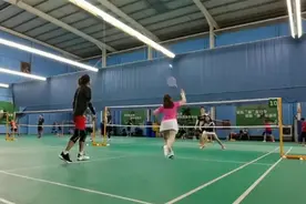 迷惑行为！女子打羽毛球突然报警：他偷我后场图片