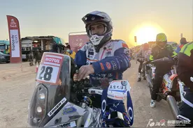 达喀尔征途 中国车手轻伤不下火线图片