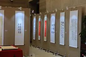 一笔一划都是学问，书法名家进校园，指点杭城高中生图片