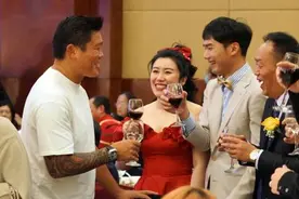 恩师徐根宝为朱峥嵘证婚：超过有俩娃的武磊、吕文君，响应国家号召生三胎图片