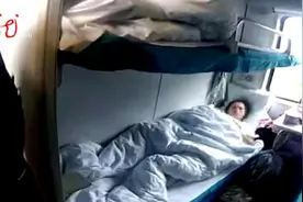 一名孕妇列车上突然腹痛，危急时刻，乘务人员变身助产师……图片