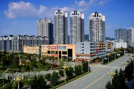 加快建设渝鄂湘黔毗邻地区中心城市，秀山打造武陵山区“两山论”样板图片